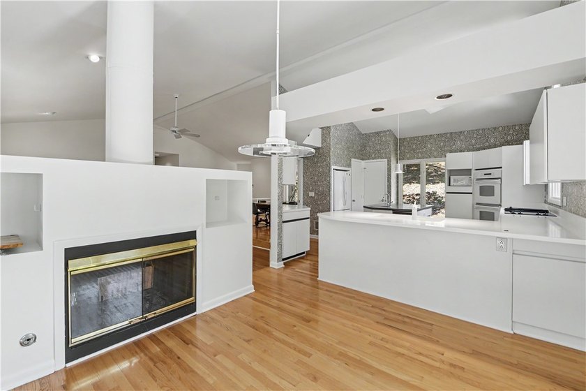 If you're searching for a home with distinctive character - photo 26