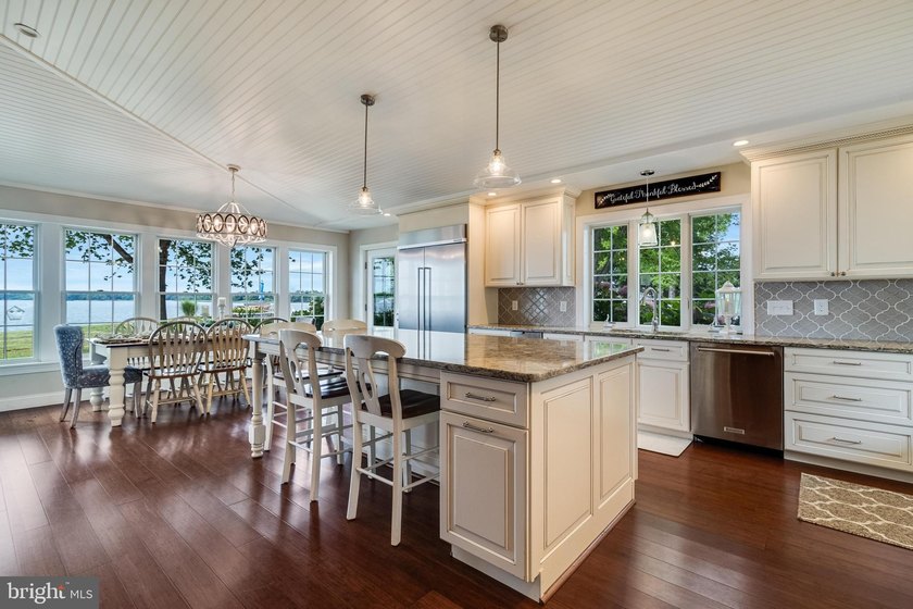 Welcome to an extraordinary waterfront experience in the - photo 7