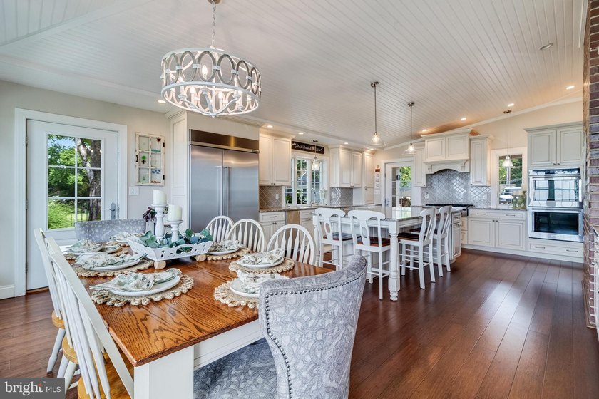 Welcome to an extraordinary waterfront experience in the - photo 8