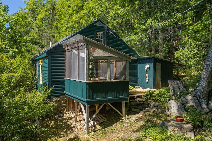 Humming with happiness, this year-round cottage-style home - photo 31