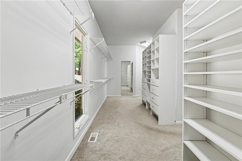 If you're searching for a home with distinctive character - photo 33