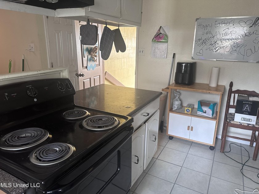 Potential is AMAZING on this cottage style navy home. It has TWO - photo 2