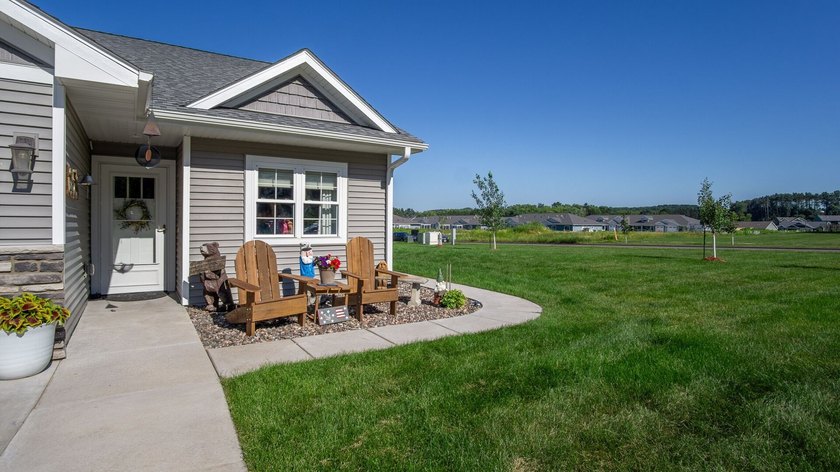Enjoy easy, low-maintenance living in this nearly new twin home - photo 11