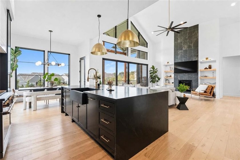 An Architectural Masterpiece in Chapel Hill / Unparalleled - photo 7