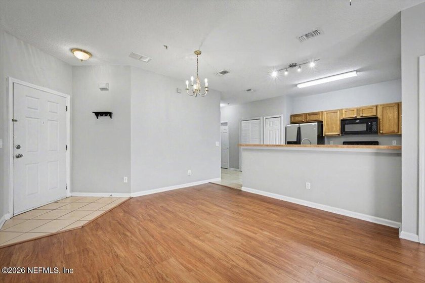 Move-in ready 2BR/2BA first-floor condo in gated Willow Ridge! - photo 17