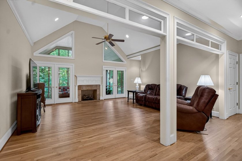 PLEASE FIND VIDEO TOUR LINK Custom-built Southern Living-style - photo 8