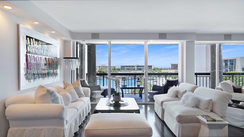 Beautifully reimagined with a refined designer aesthetic, this - photo 2