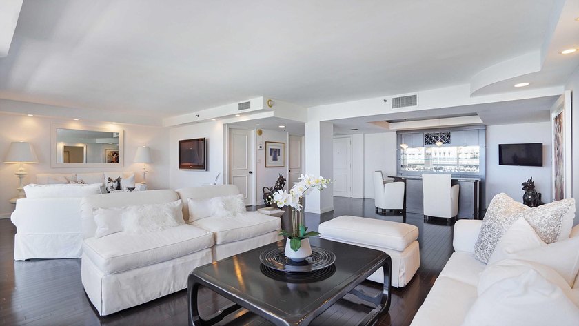 Beautifully reimagined with a refined designer aesthetic, this - photo 7