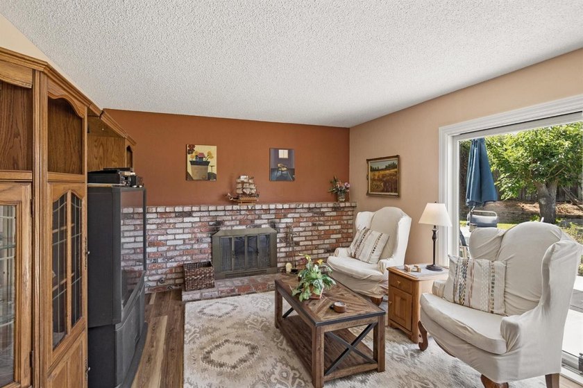 This 4 bedroom 2.5 bath Cambrian home enjoys many upgrades on - photo 13