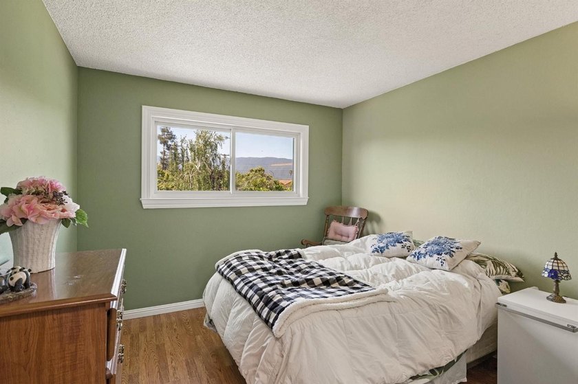 This 4 bedroom 2.5 bath Cambrian home enjoys many upgrades on - photo 21