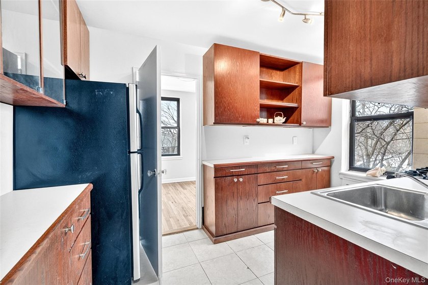 Bright and skillfully updated Junior 1BR on one of the most - photo 21