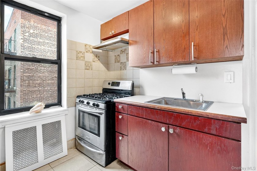 Bright and skillfully updated Junior 1BR on one of the most - photo 23