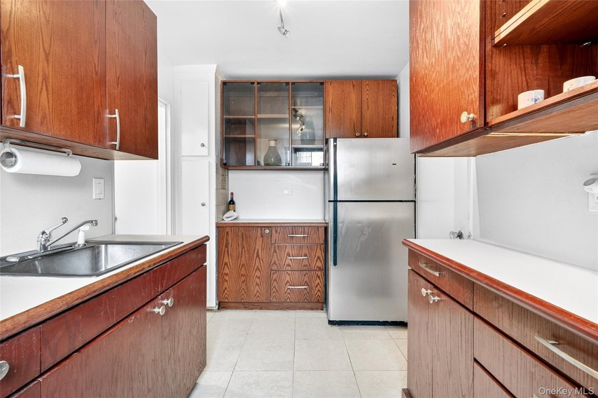 Bright and skillfully updated Junior 1BR on one of the most - photo 25