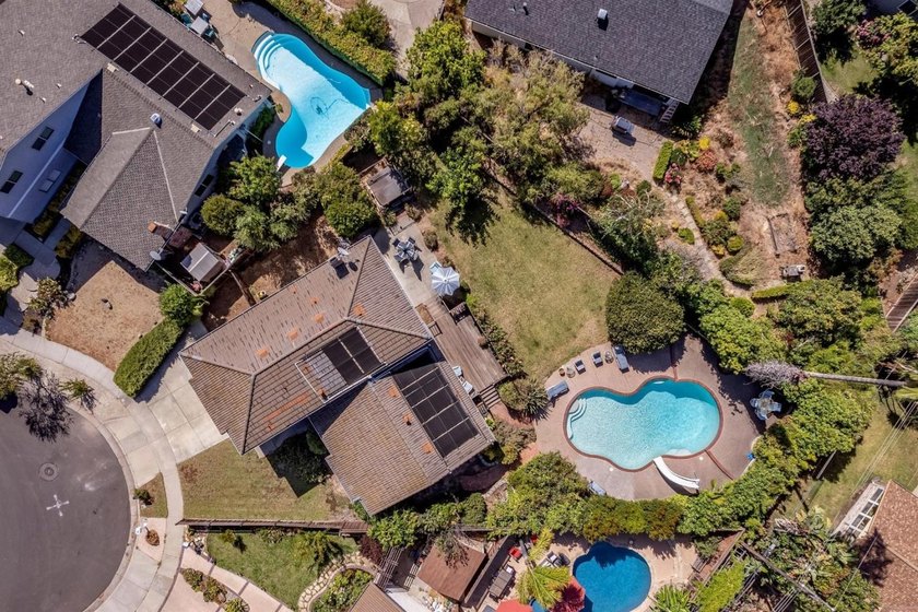 This 4 bedroom 2.5 bath Cambrian home enjoys many upgrades on - photo 30