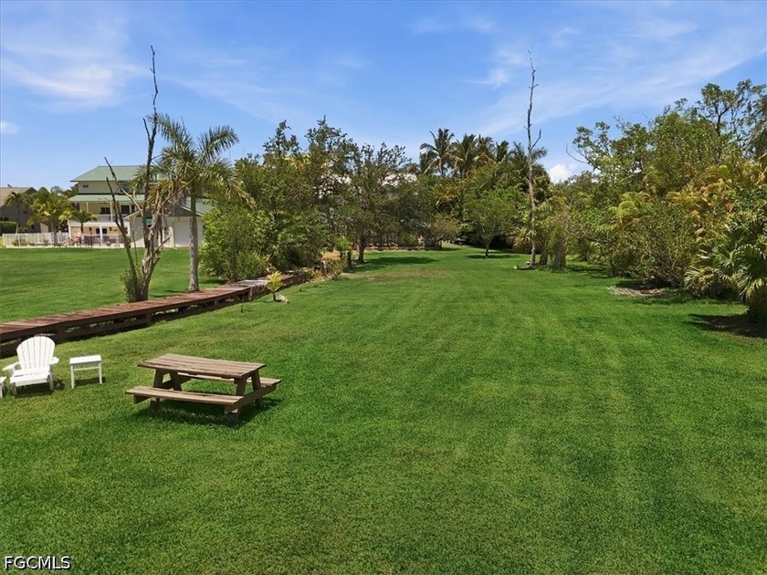 Welcome to your own private Gulf Coast paradise, where luxury - photo 32