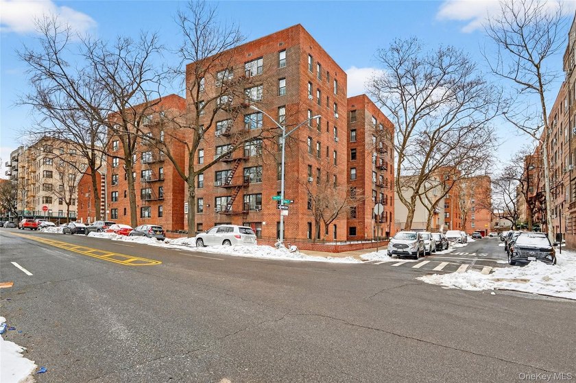 Bright and skillfully updated Junior 1BR on one of the most - photo 37