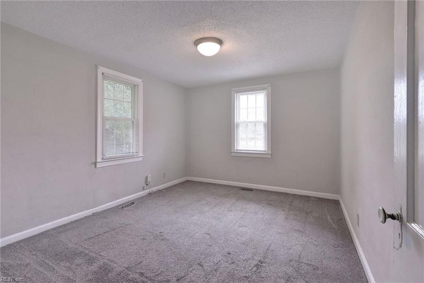 This charming 2-bedroom, 1-bath home is full of potential! - photo 11