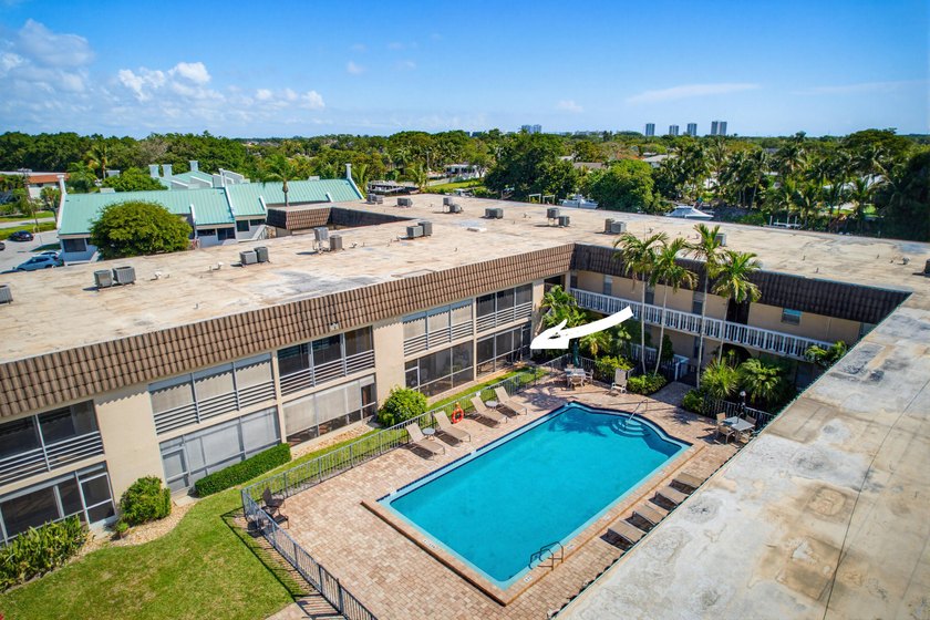 Enjoy easy FL. living in this charming 1-bedroom, 1-bath condo - photo 5
