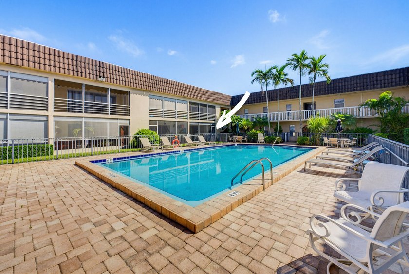 Enjoy easy FL. living in this charming 1-bedroom, 1-bath condo - photo 7