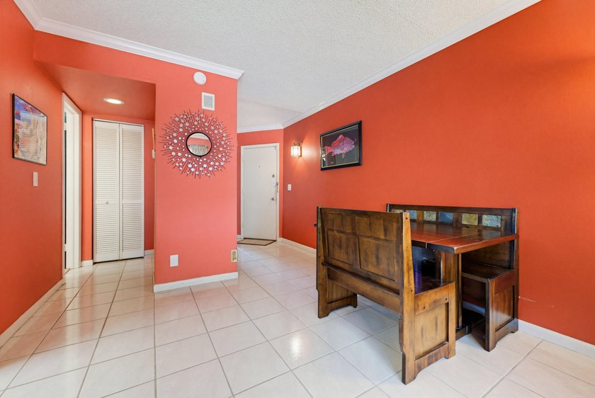 Enjoy easy FL. living in this charming 1-bedroom, 1-bath condo - photo 9