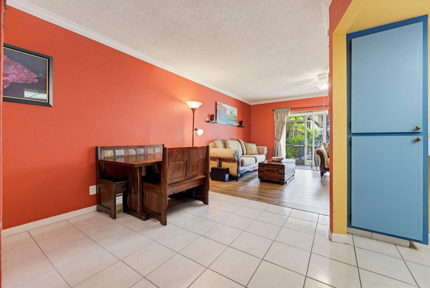 Enjoy easy FL. living in this charming 1-bedroom, 1-bath condo - photo 10