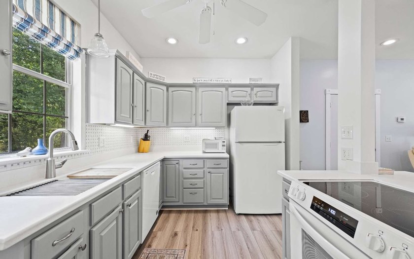Lovely home on a corner lot in a 55+community. This home offers - photo 6