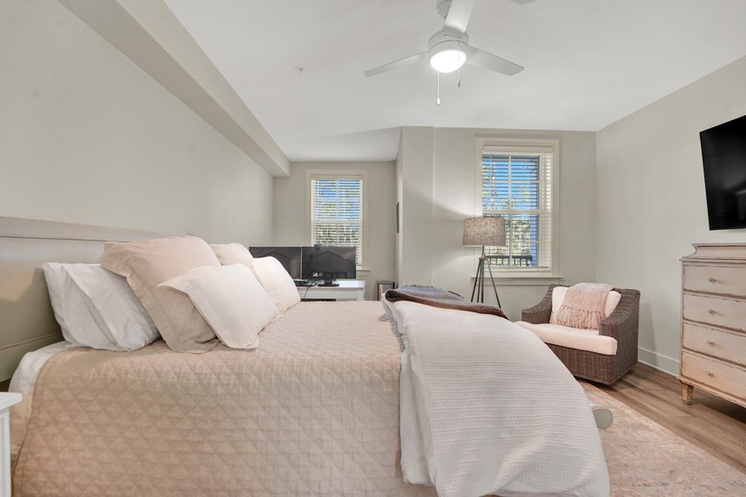 Welcome to your perfect coastal getaway! This beautifully - photo 23