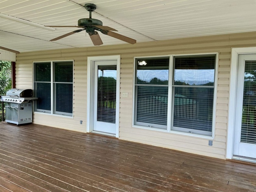 Beautiful Lakefront Country Home with Boat slip on 2.43 acres - photo 3