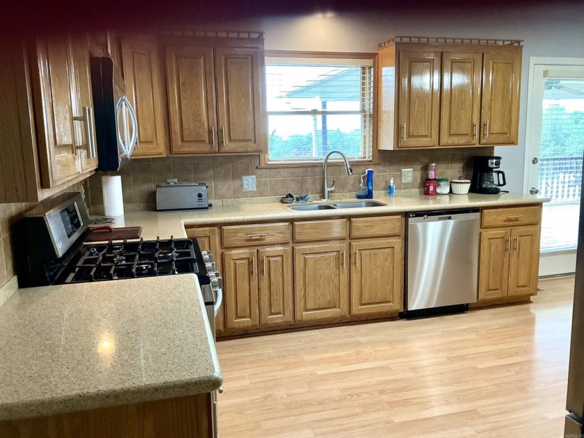 Beautiful Lakefront Country Home with Boat slip on 2.43 acres - photo 10