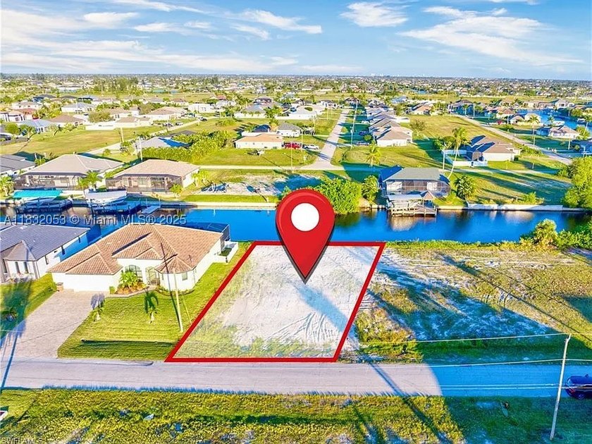 Gulf Access homesite in NW Cape Coral surrounded by mostly newer - photo 2