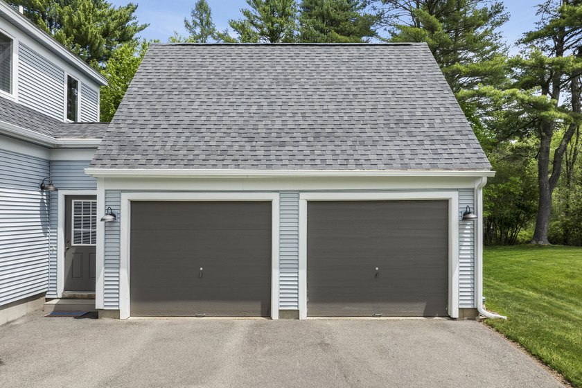 Welcome to this well-maintained, bright, and inviting home - photo 49