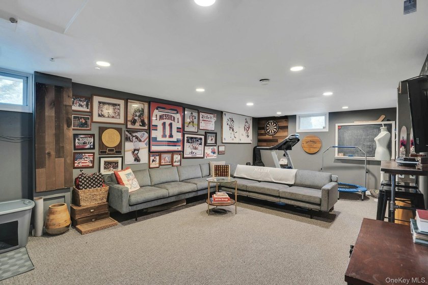 Fabulous 4 bedroom ranch in the heart of Village on the Hill - photo 39