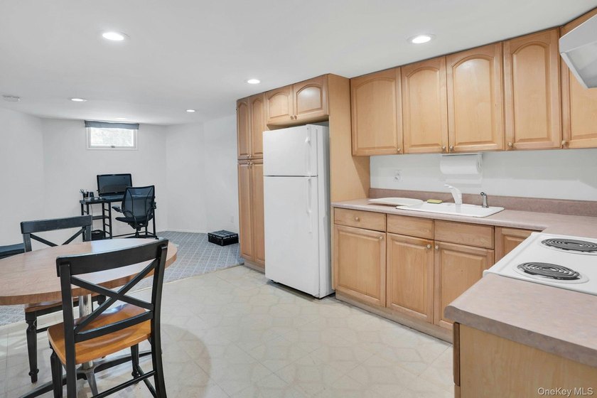 Fabulous 4 bedroom ranch in the heart of Village on the Hill - photo 42