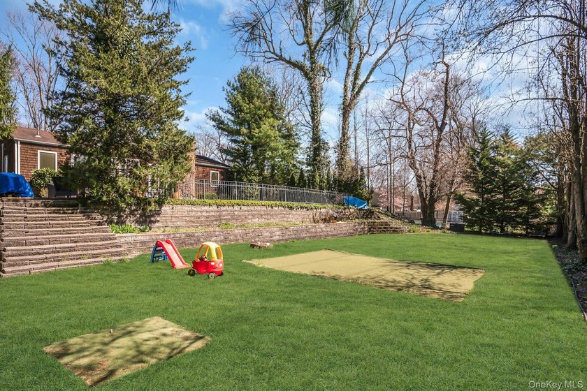 Fabulous 4 bedroom ranch in the heart of Village on the Hill - photo 48