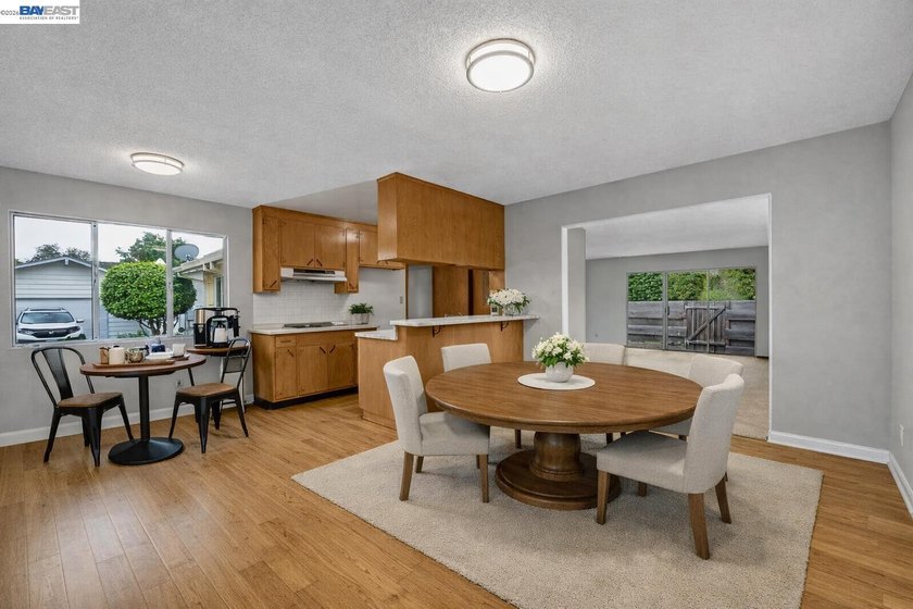 Highly desirable PARKMONT home located on a quiet cul-de-sac a - photo 10