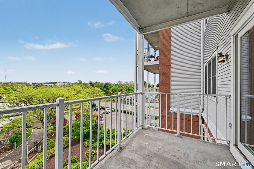 Welcome to 43 Harbor Drive in beautiful Shippan, where coastal - photo 21