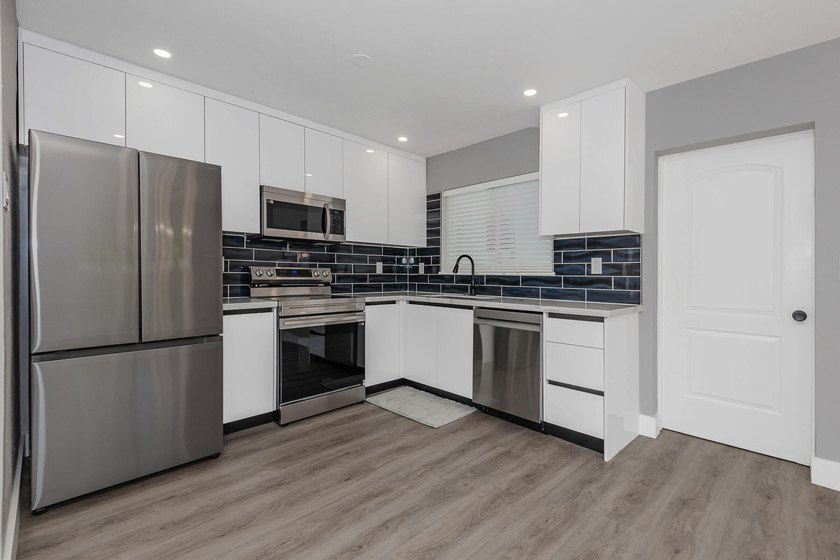 Discover this charming 3-bedroom, 2-bathroom single-family - photo 2
