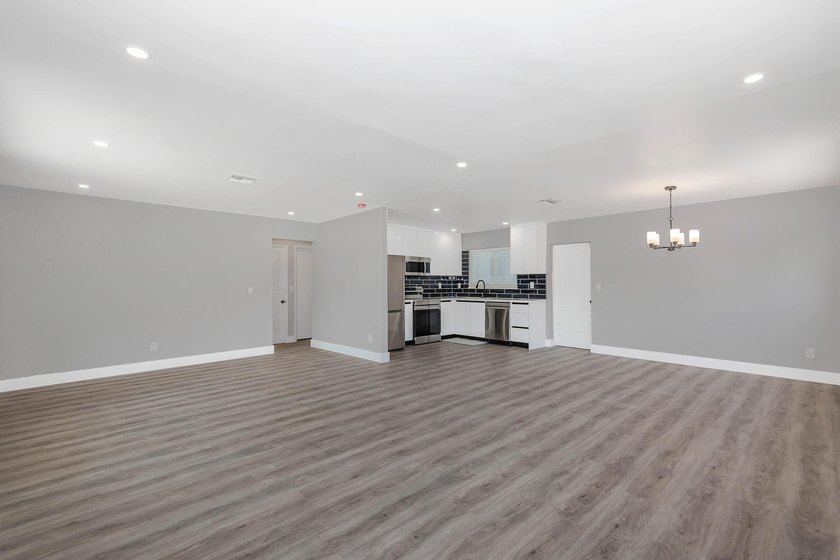 Discover this charming 3-bedroom, 2-bathroom single-family - photo 4