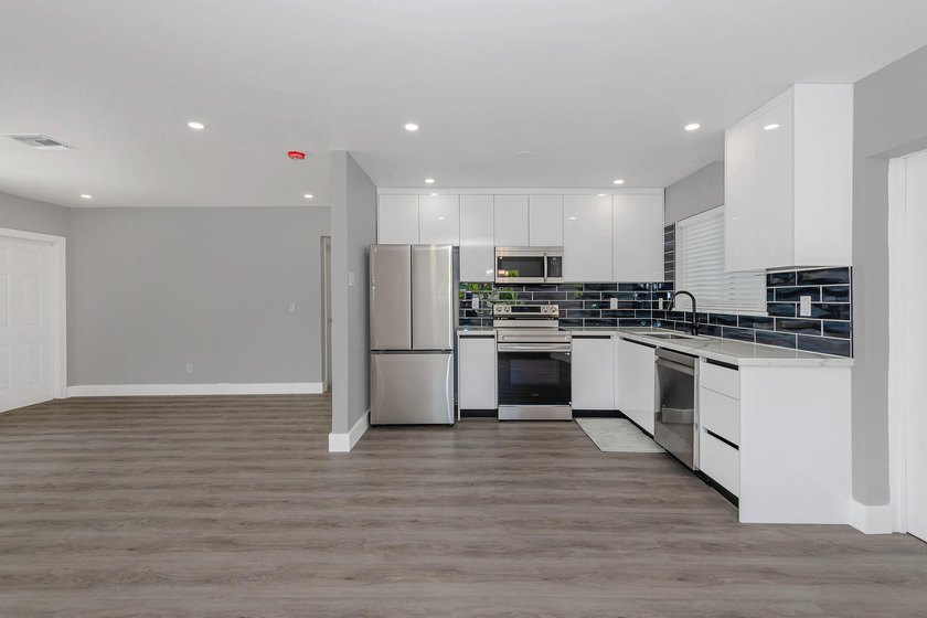 Discover this charming 3-bedroom, 2-bathroom single-family - photo 6