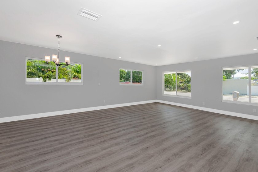 Discover this charming 3-bedroom, 2-bathroom single-family - photo 9
