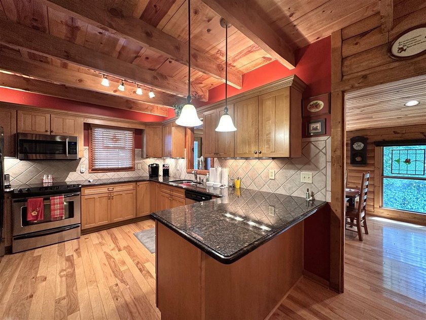 Gorgeous Turn-Key Lakefront Home on Barren River Lake! Wake up - photo 13