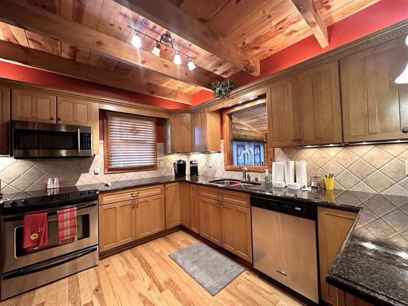 Gorgeous Turn-Key Lakefront Home on Barren River Lake! Wake up - photo 15