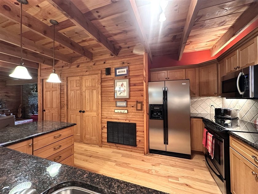 Gorgeous Turn-Key Lakefront Home on Barren River Lake! Wake up - photo 16