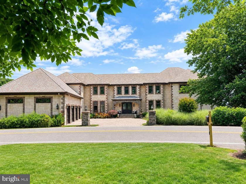 A legacy waterfront estate at the tip of coveted Half Pone - photo 2