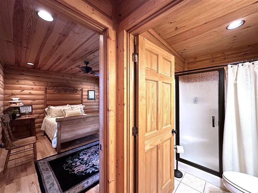 Gorgeous Turn-Key Lakefront Home on Barren River Lake! Wake up - photo 32
