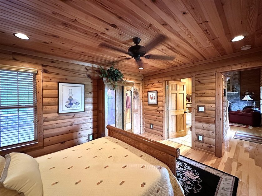 Gorgeous Turn-Key Lakefront Home on Barren River Lake! Wake up - photo 35