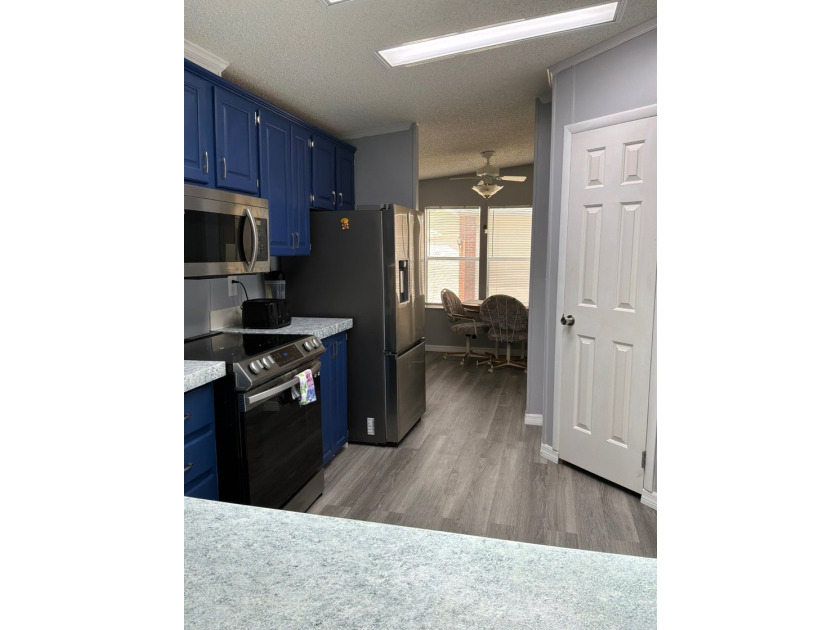 Spacious Home in Active 55+ Community (40+ Allowed) - Move-In - photo 10