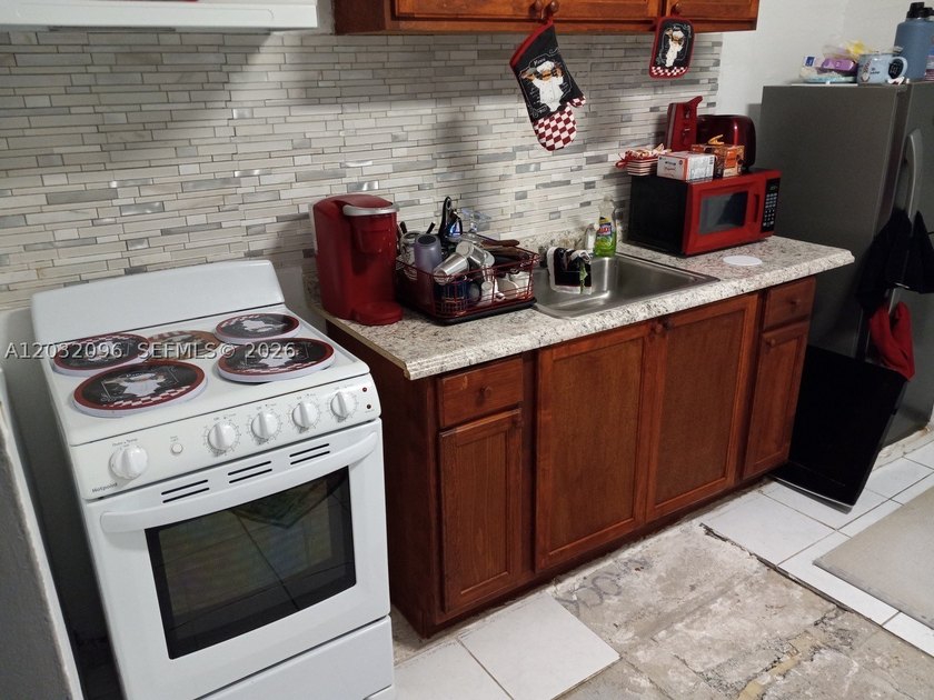 Excellent investment opportunity in Miami! Corner double size - photo 3