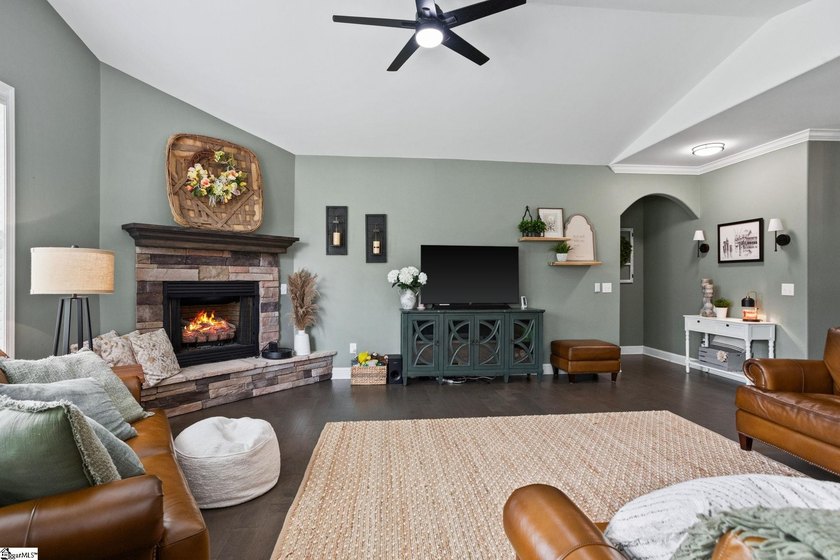 Welcome home to 5 Ryders Way in Taylors! Situated on nearly half - photo 11