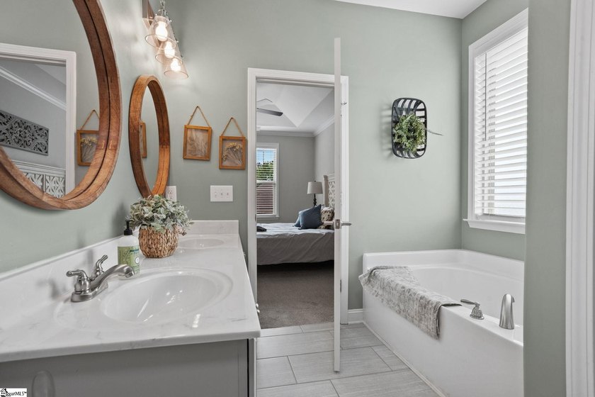 Welcome home to 5 Ryders Way in Taylors! Situated on nearly half - photo 22